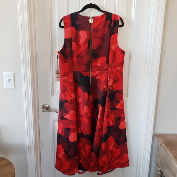 Calvin Klein sleeveless dress - Picture 3 of 3